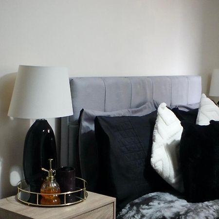 Modern Spacious Apartment In Digbeth With Balcony - Netflix, Youtube, Amazon Tv, Superfast Wifi - Just 10 Mins To Birmingham Centre, Bullring, Train, Coach Station And Birmingham Fc Εξωτερικό φωτογραφία