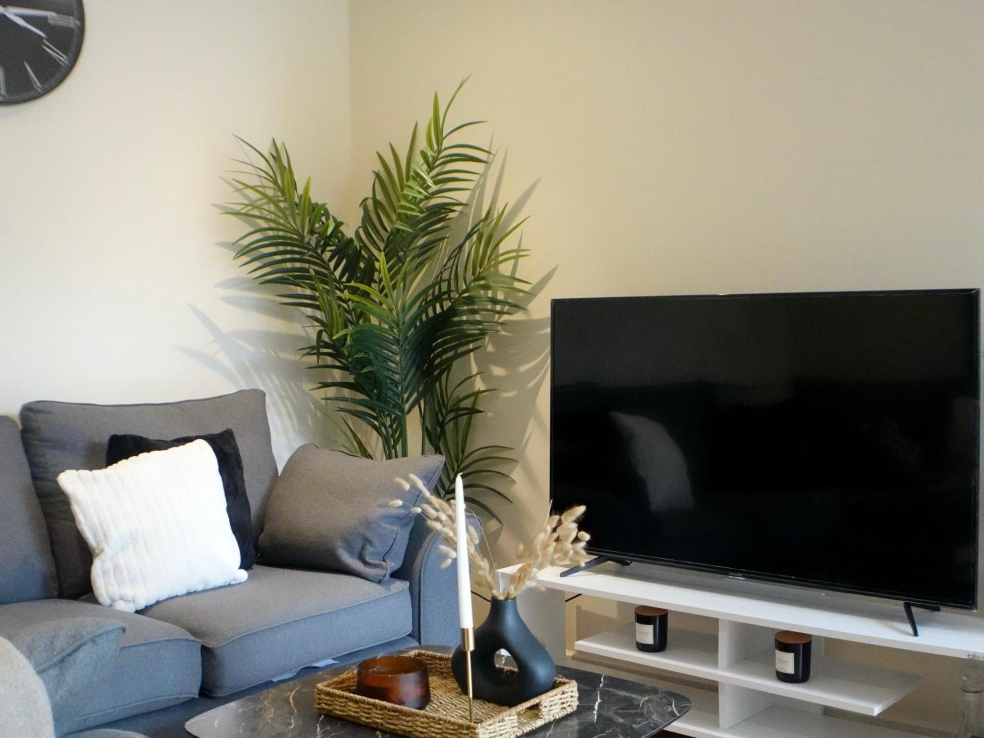 Modern Spacious Apartment In Digbeth With Balcony - Netflix, Youtube, Amazon Tv, Superfast Wifi - Just 10 Mins To Birmingham Centre, Bullring, Train, Coach Station And Birmingham Fc Εξωτερικό φωτογραφία